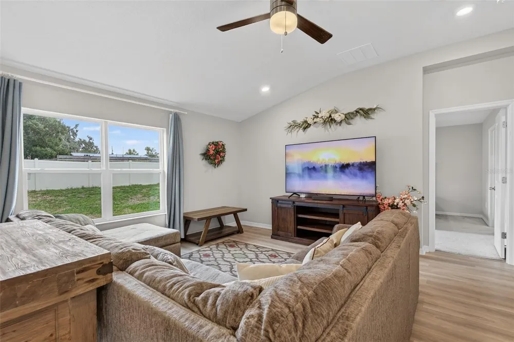 9972 MESIC WOODS AVENUE Seffner, FL 33584