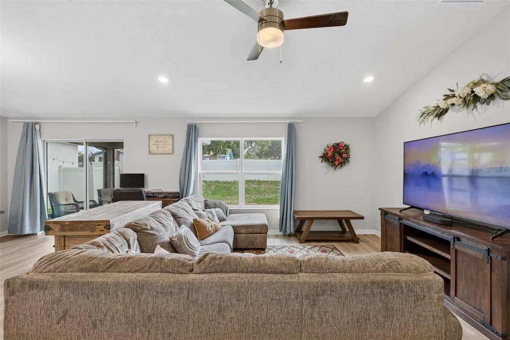 9972 MESIC WOODS AVENUE Seffner, FL 33584
