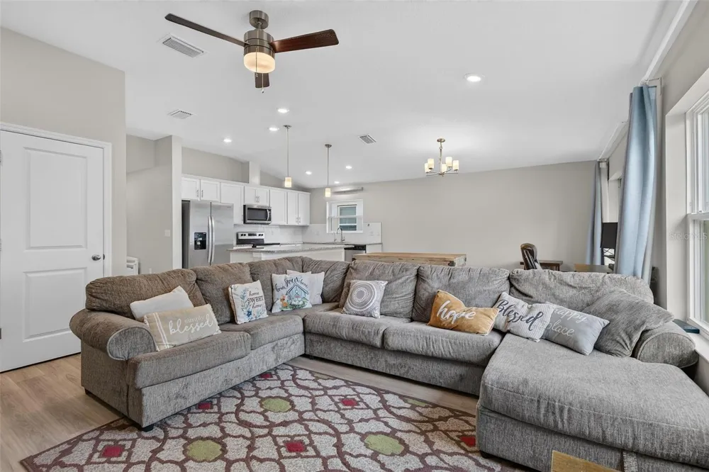 9972 MESIC WOODS AVENUE Seffner, FL 33584