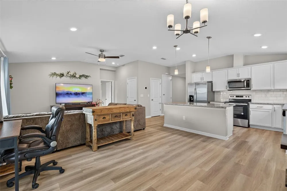9972 MESIC WOODS AVENUE Seffner, FL 33584