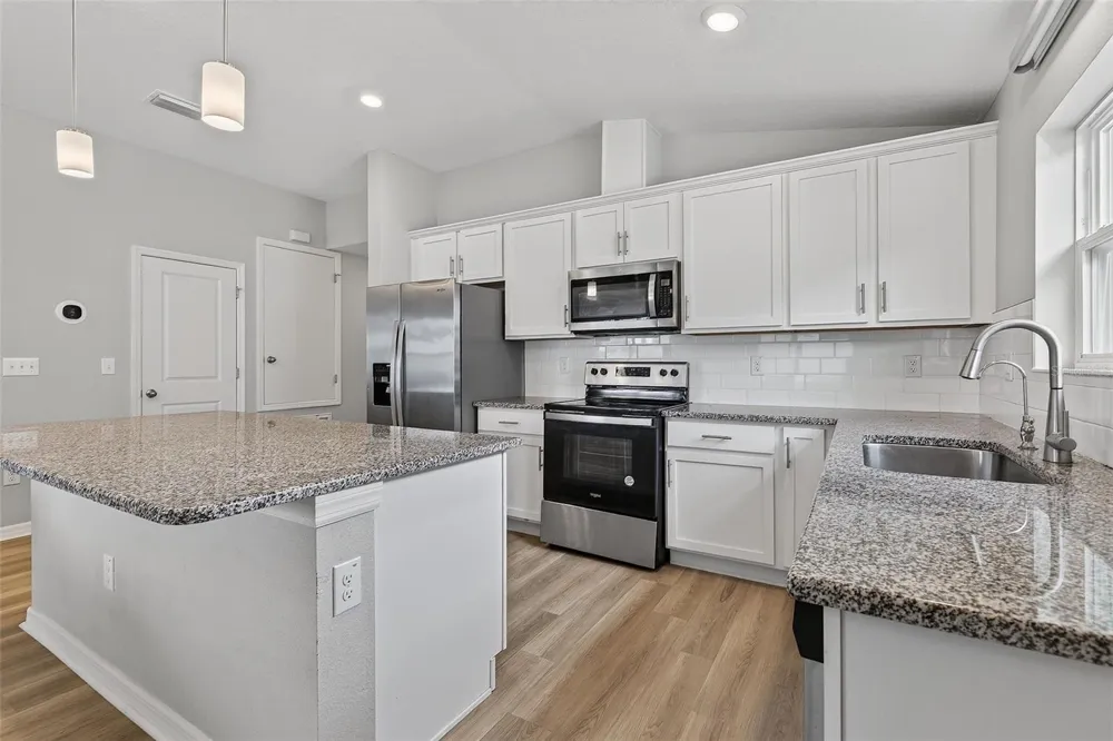 9972 MESIC WOODS AVENUE Seffner, FL 33584