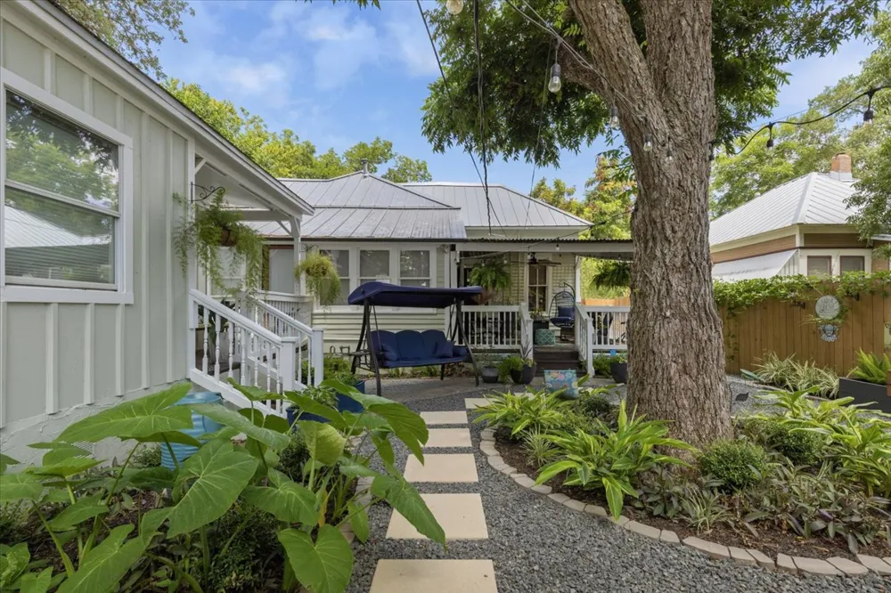 704 Gresham Street Smithville, TX 78957