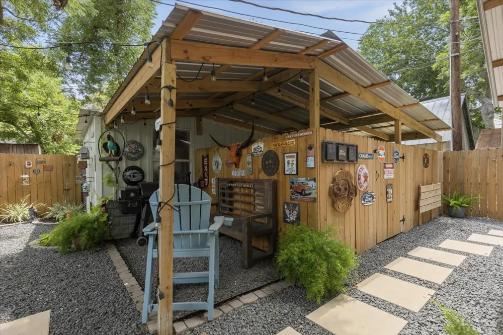 704 Gresham Street Smithville, TX 78957