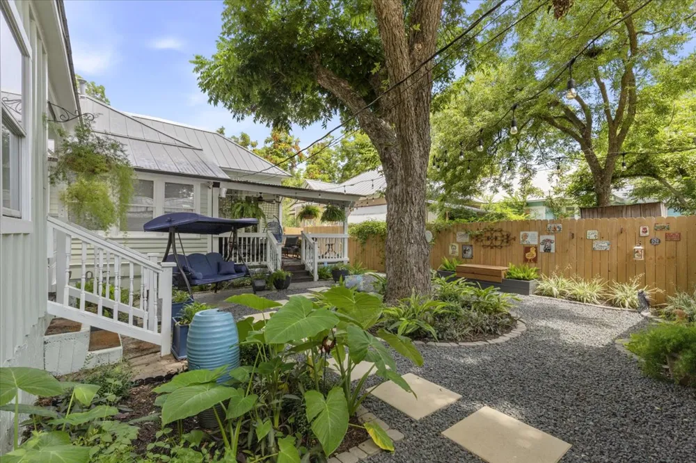 704 Gresham Street Smithville, TX 78957