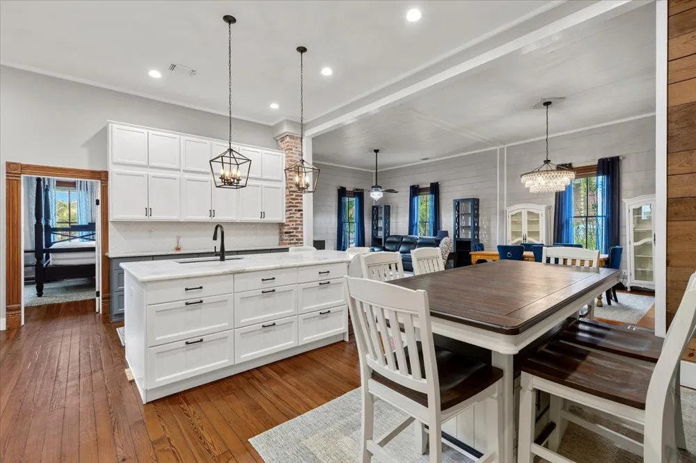 704 Gresham Street Smithville, TX 78957