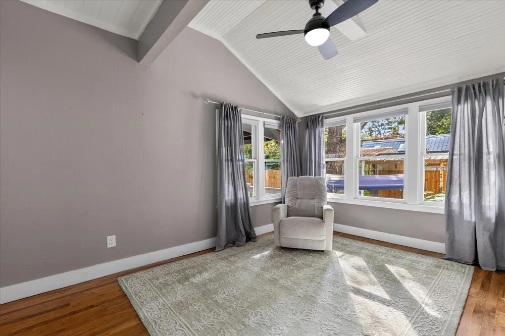 704 Gresham Street Smithville, TX 78957