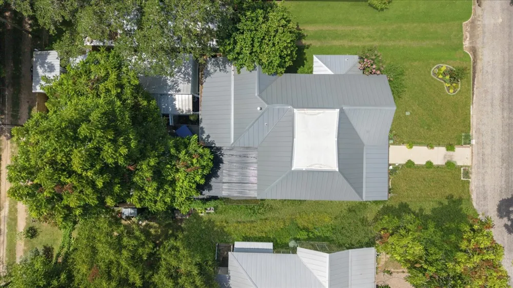 704 Gresham Street Smithville, TX 78957