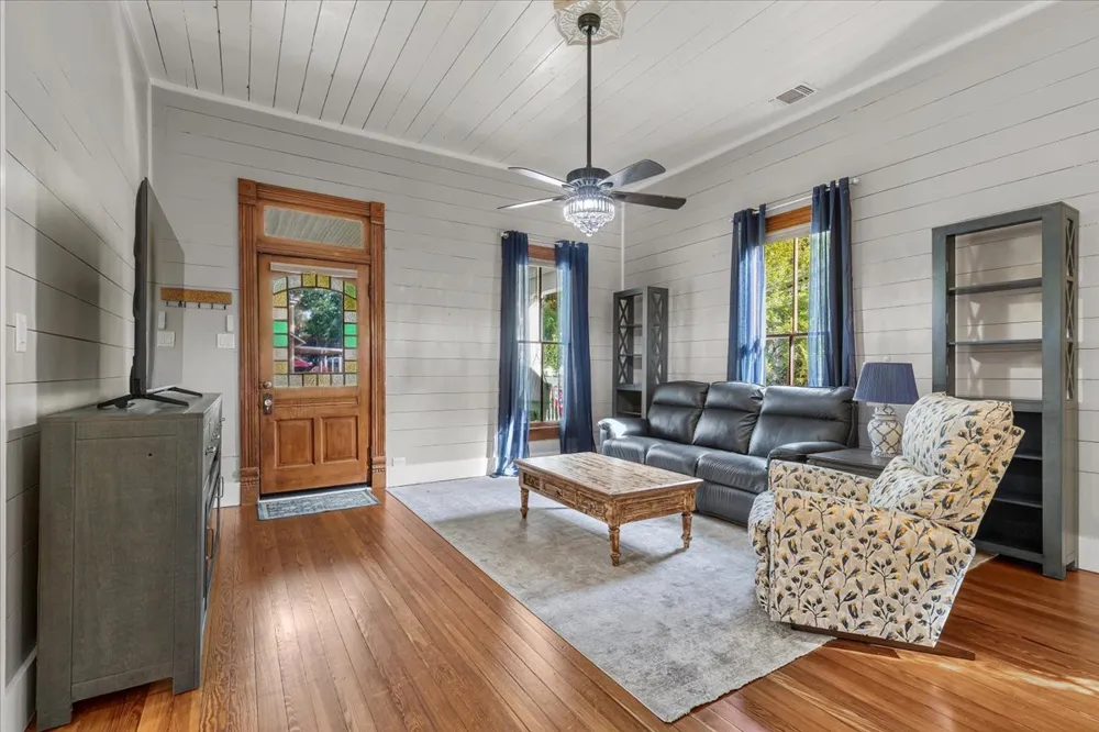 704 Gresham Street Smithville, TX 78957