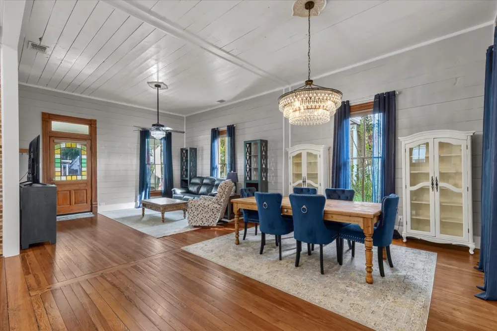 704 Gresham Street Smithville, TX 78957