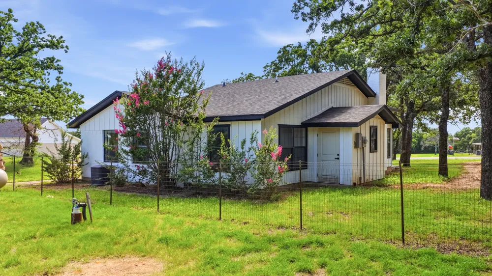 109 Aslan Road Poolville, TX 76487