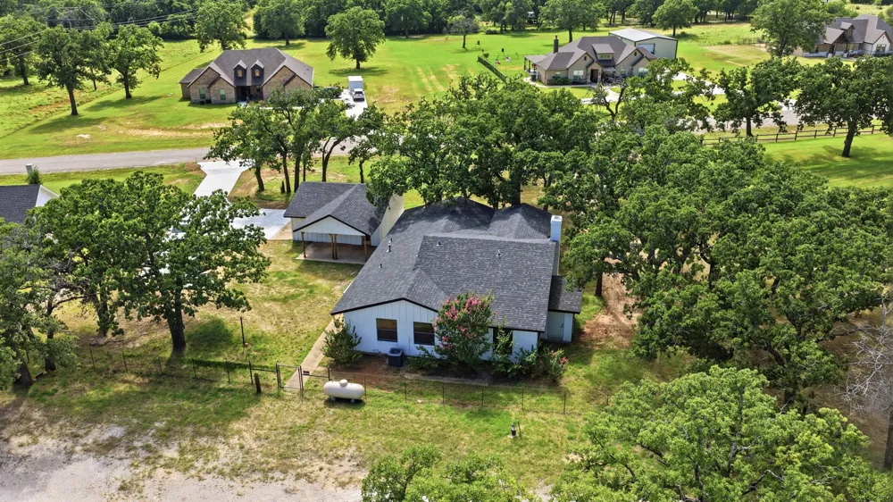 109 Aslan Road Poolville, TX 76487