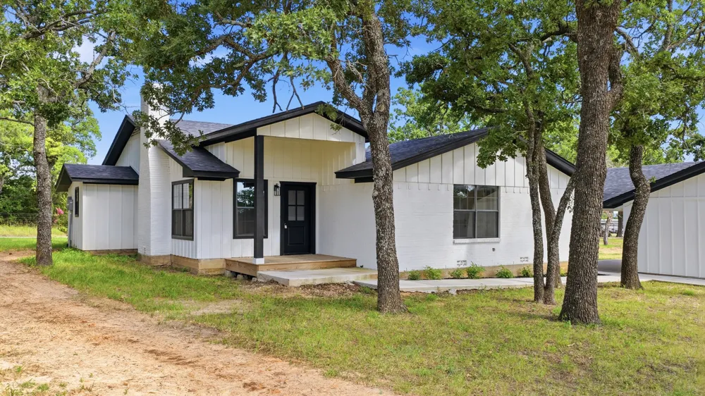 109 Aslan Road Poolville, TX 76487