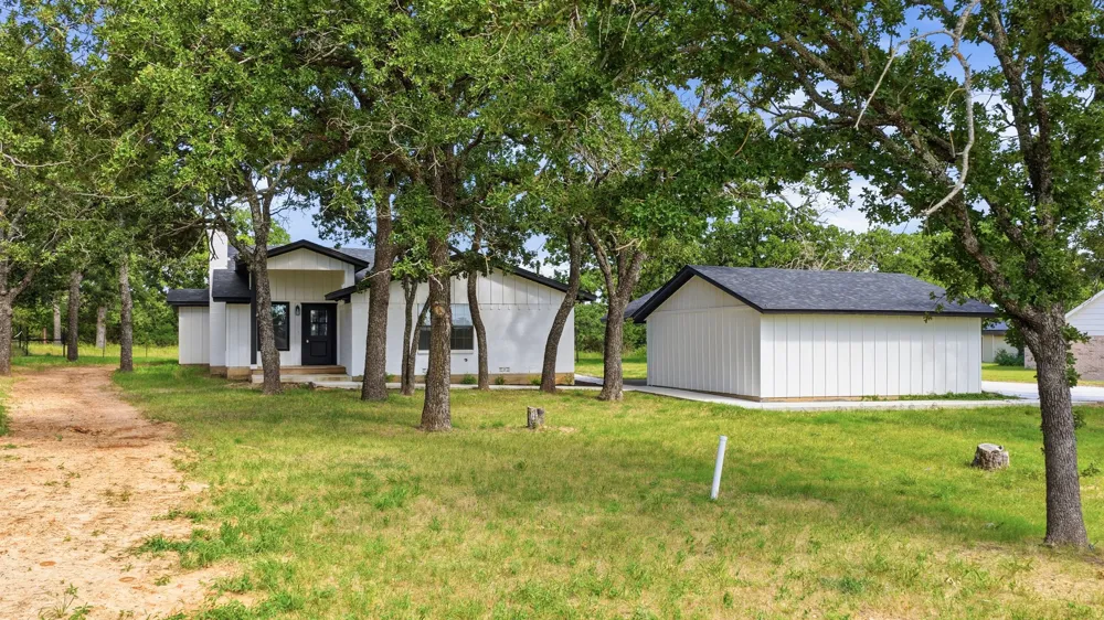 109 Aslan Road Poolville, TX 76487