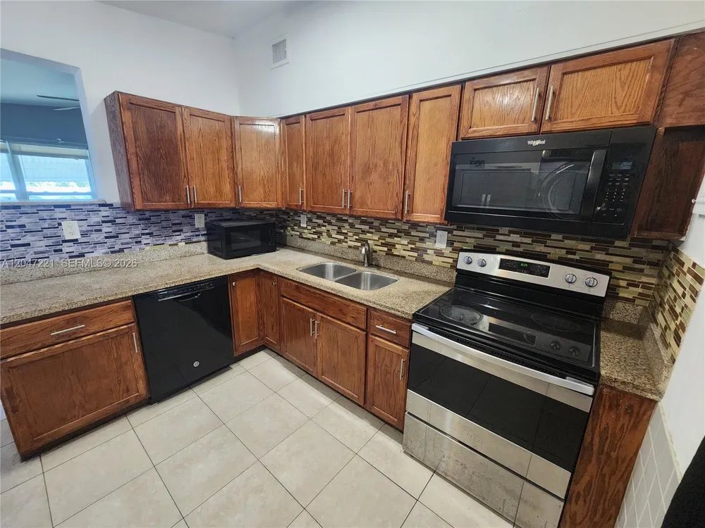 4100 SW 36th St #0 West Park, FL 33023