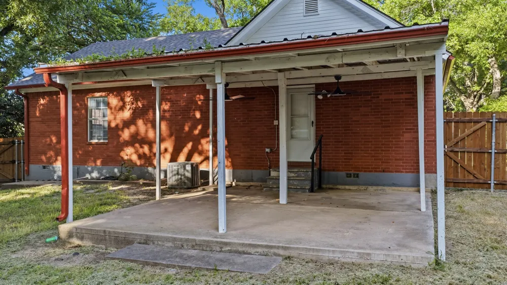 1406 S Elm Street Weatherford, TX 76086