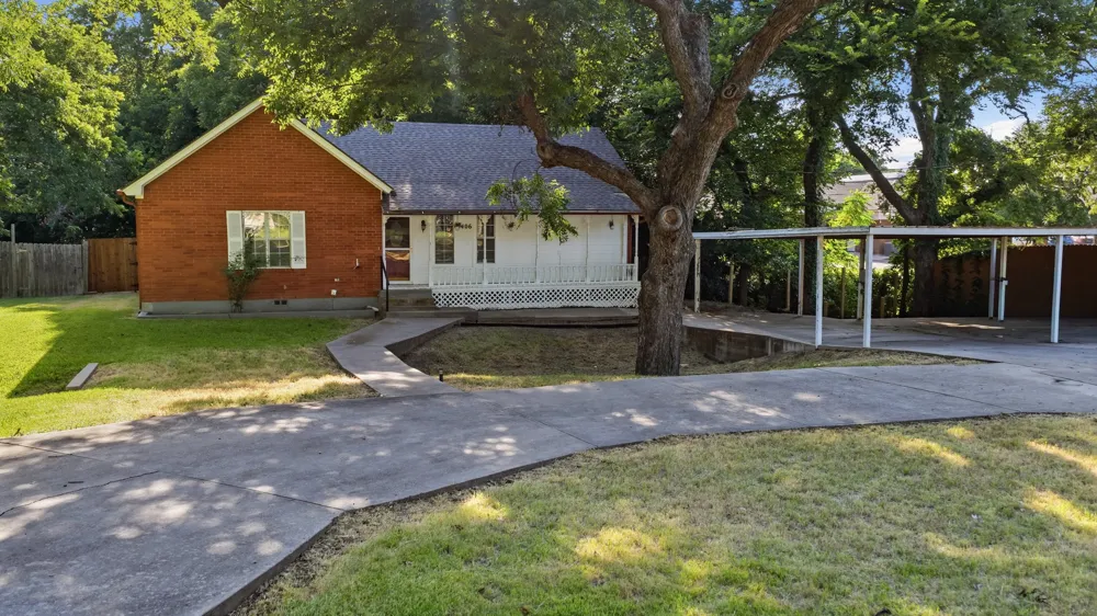 1406 S Elm Street Weatherford, TX 76086