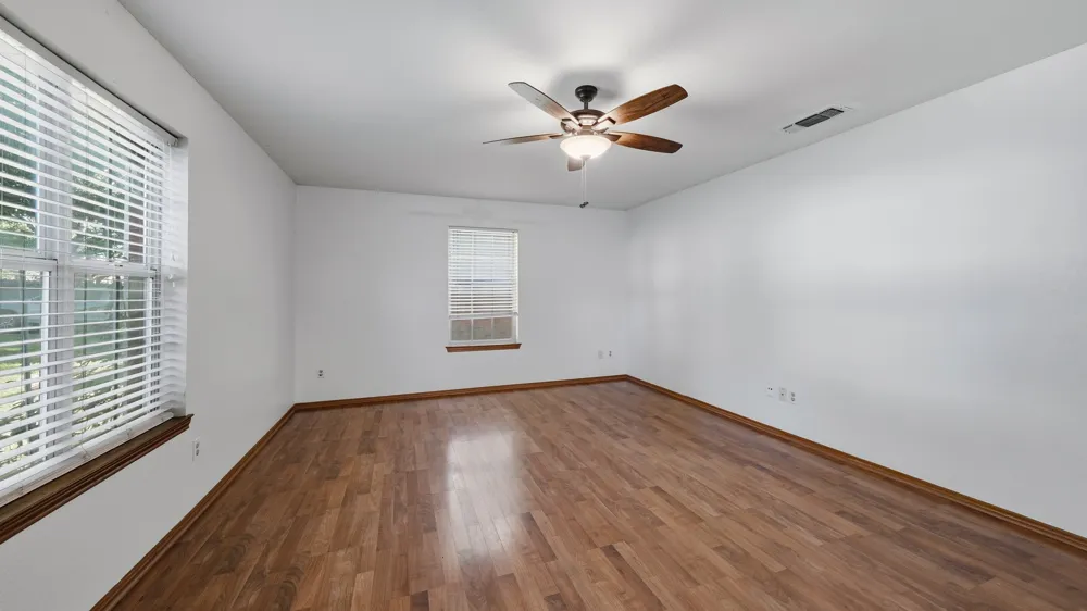 1406 S Elm Street Weatherford, TX 76086