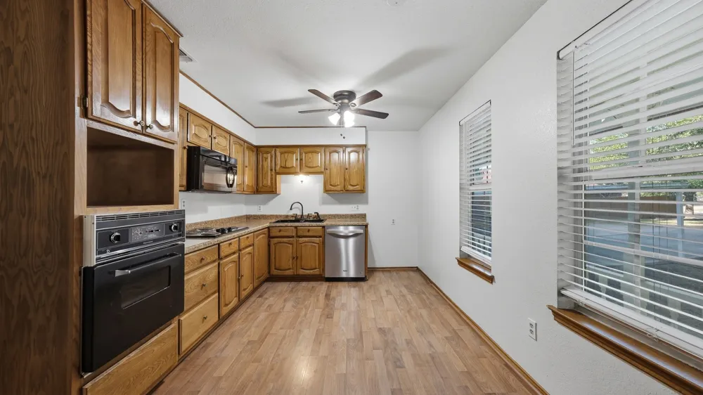 1406 S Elm Street Weatherford, TX 76086