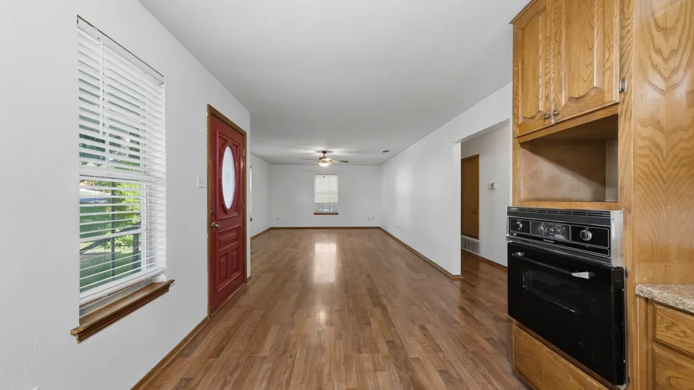 1406 S Elm Street Weatherford, TX 76086