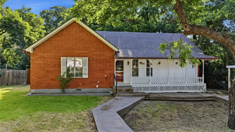 1406 S Elm Street Weatherford, TX 76086