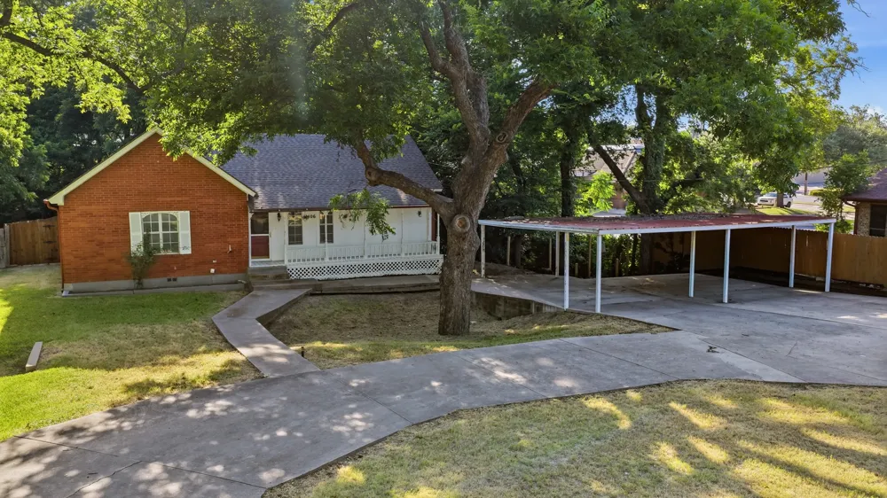 1406 S Elm Street Weatherford, TX 76086
