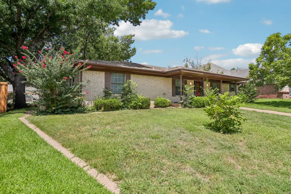 2030 Huntington Drive Grand Prairie, TX 75051