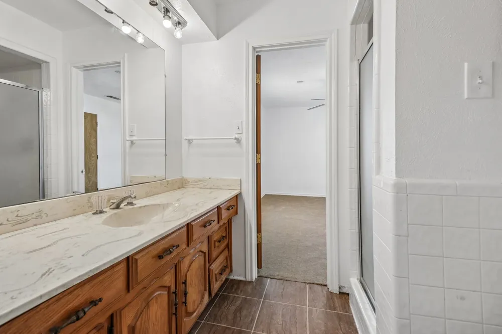 2030 Huntington Drive Grand Prairie, TX 75051