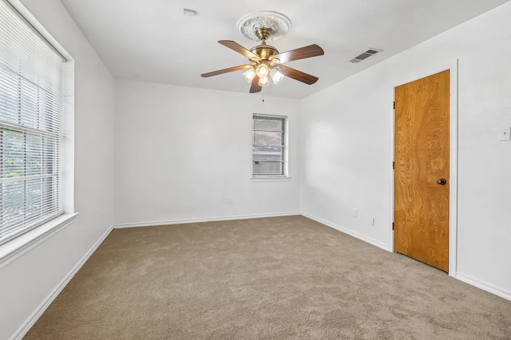 2030 Huntington Drive Grand Prairie, TX 75051