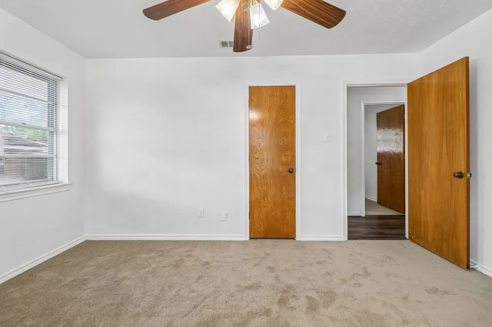 2030 Huntington Drive Grand Prairie, TX 75051