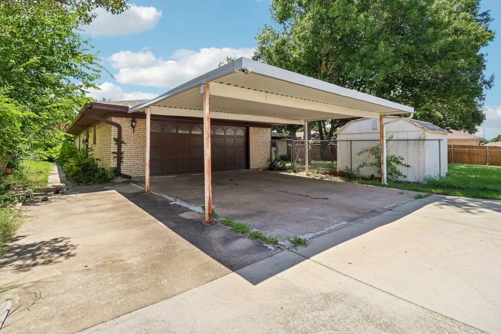 2030 Huntington Drive Grand Prairie, TX 75051
