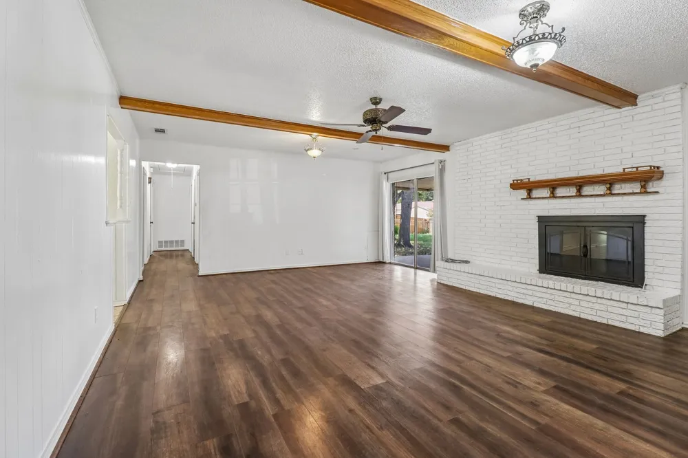 2030 Huntington Drive Grand Prairie, TX 75051