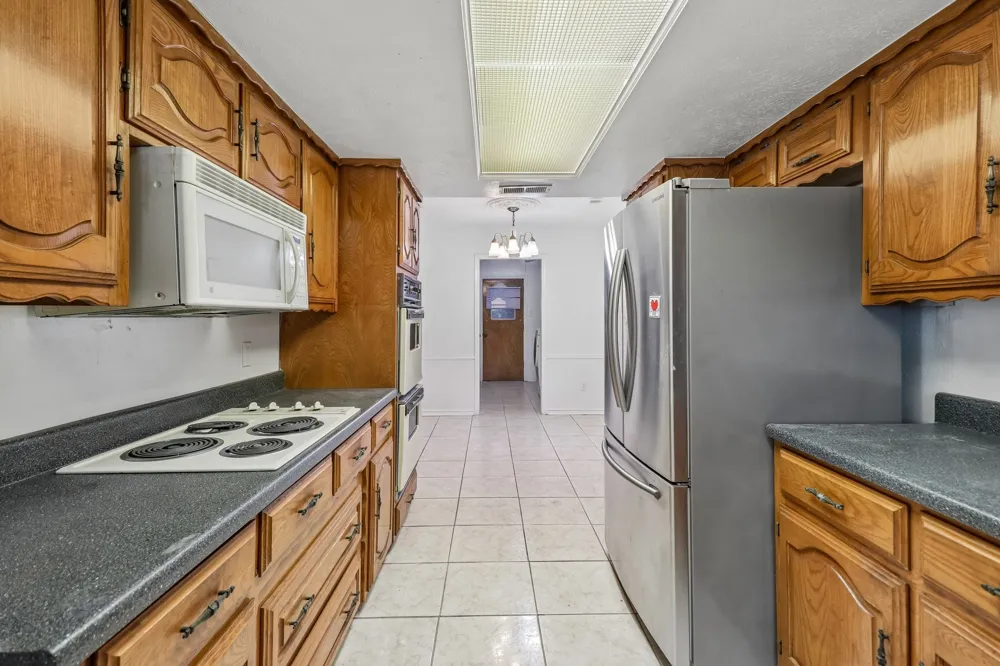 2030 Huntington Drive Grand Prairie, TX 75051