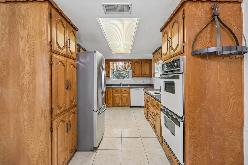 2030 Huntington Drive Grand Prairie, TX 75051