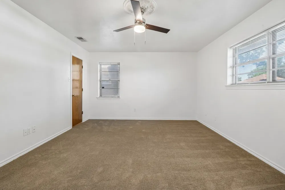 2030 Huntington Drive Grand Prairie, TX 75051