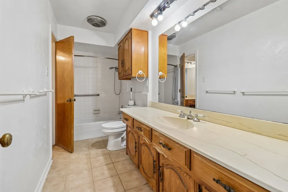 2030 Huntington Drive Grand Prairie, TX 75051