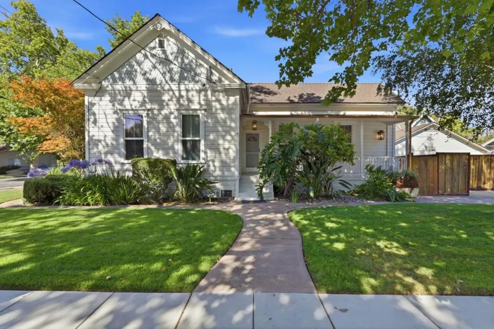 194 4th Street Gilroy, CA 95020