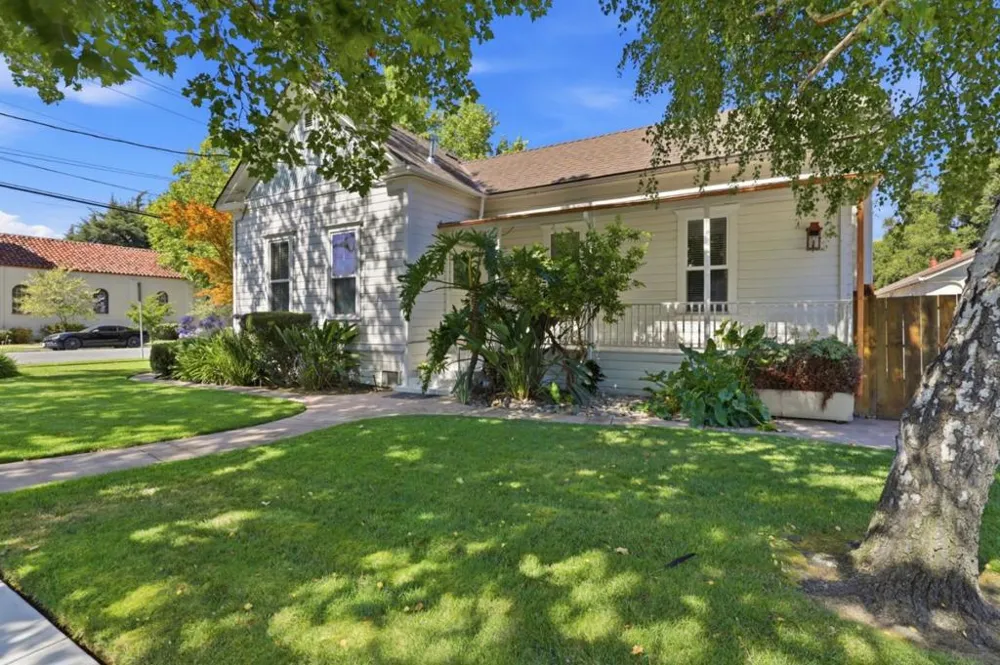 194 4th Street Gilroy, CA 95020