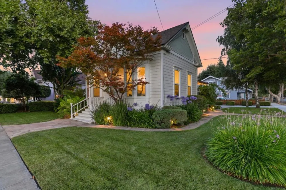 194 4th Street Gilroy, CA 95020