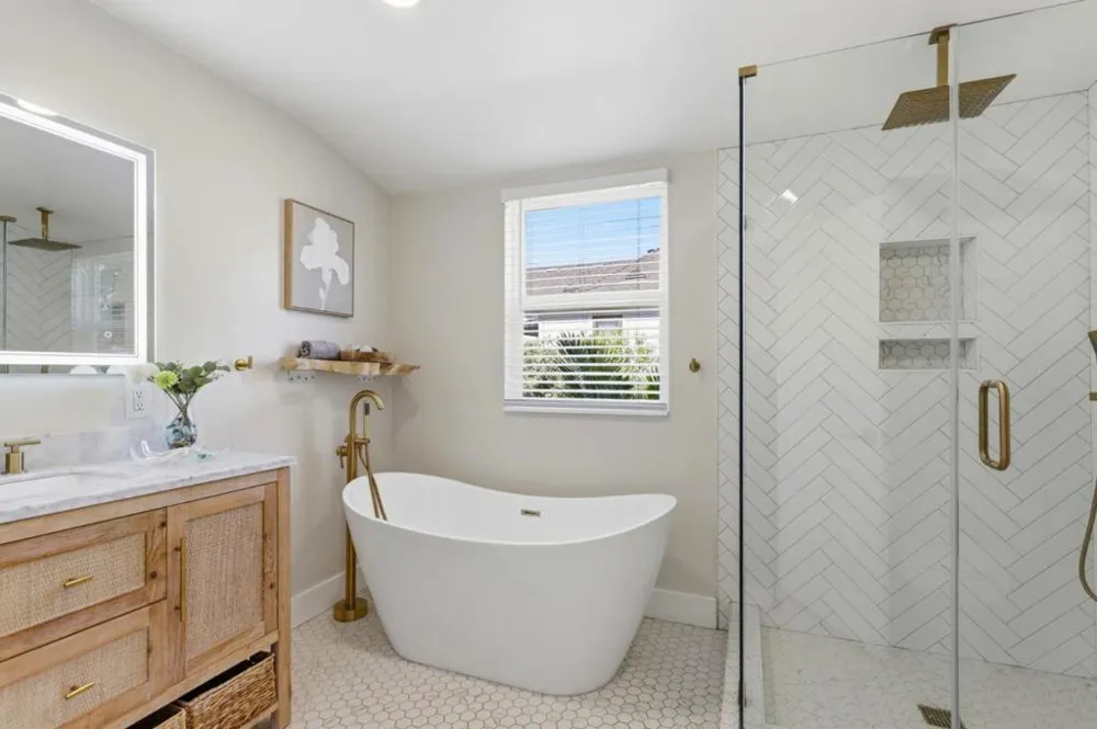 194 4th Street Gilroy, CA 95020