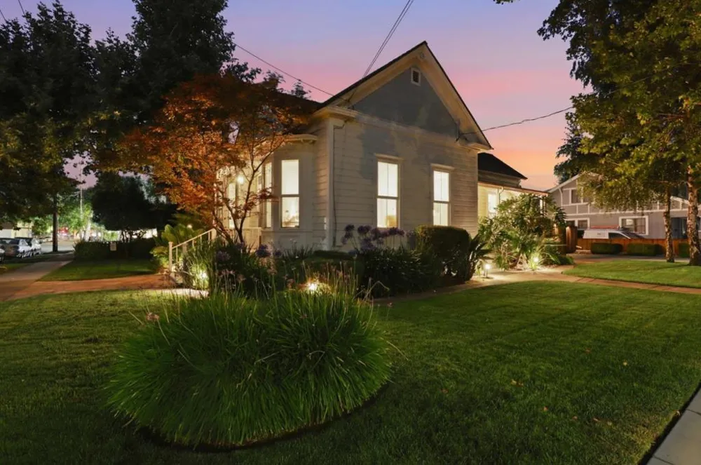 194 4th Street Gilroy, CA 95020