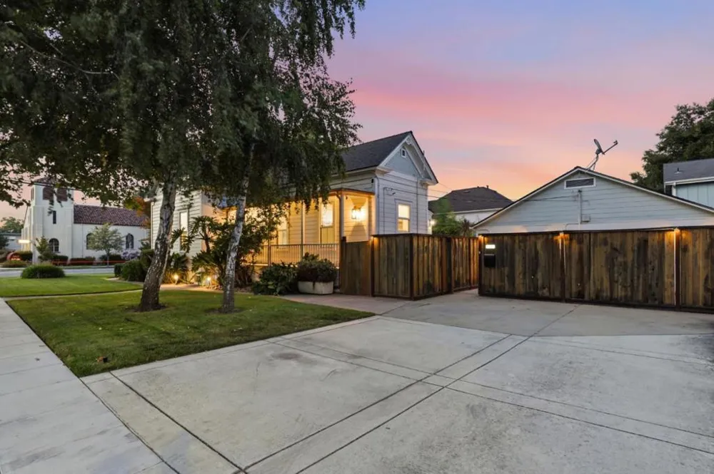 194 4th Street Gilroy, CA 95020