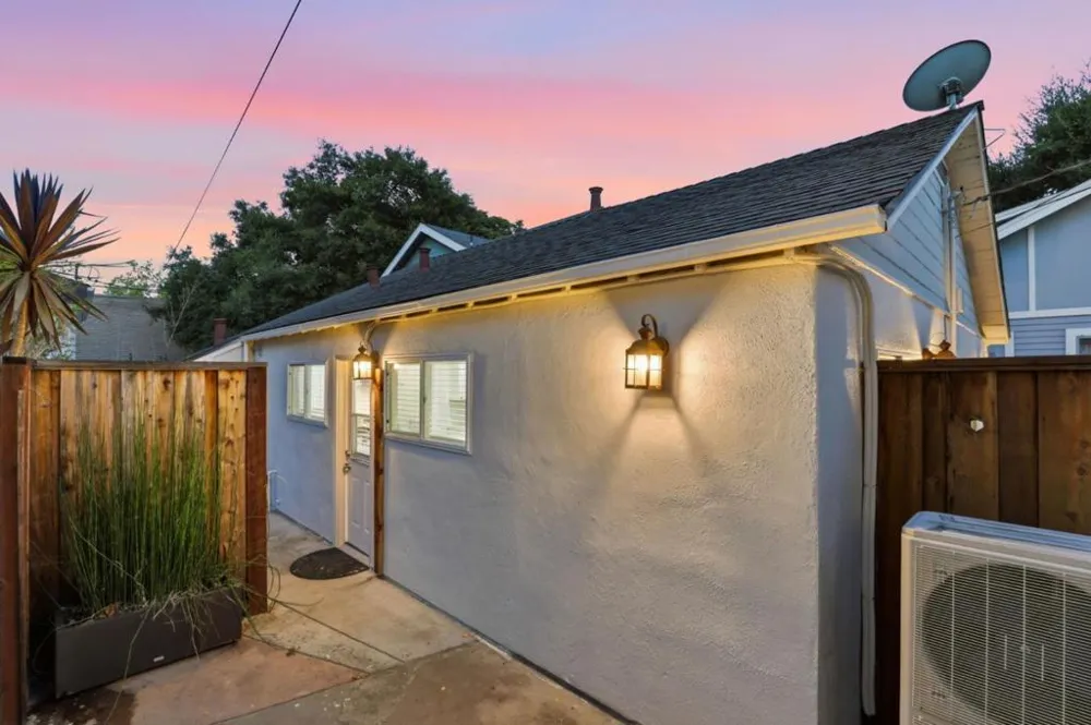 194 4th Street Gilroy, CA 95020