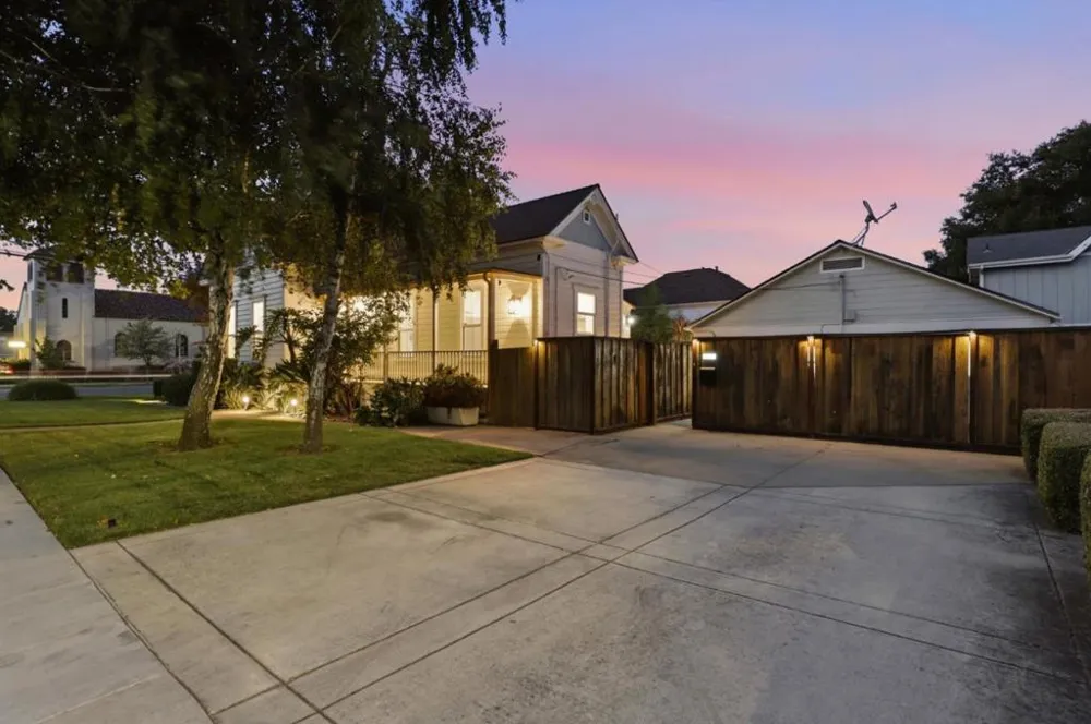 194 4th Street Gilroy, CA 95020