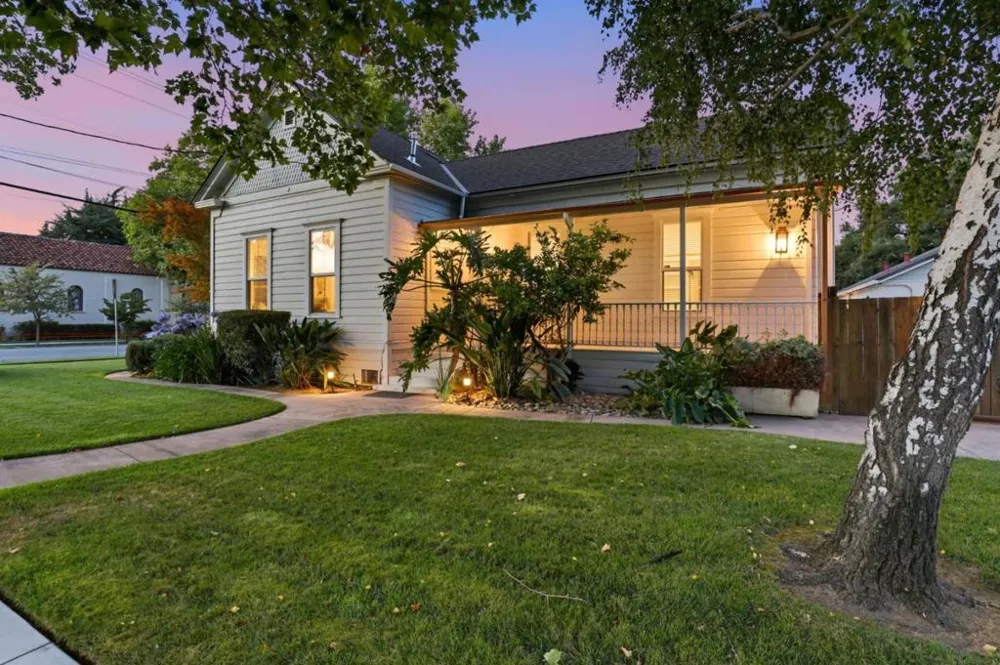 194 4th Street Gilroy, CA 95020