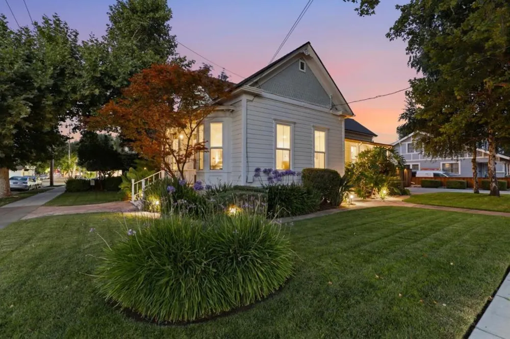 194 4th Street Gilroy, CA 95020