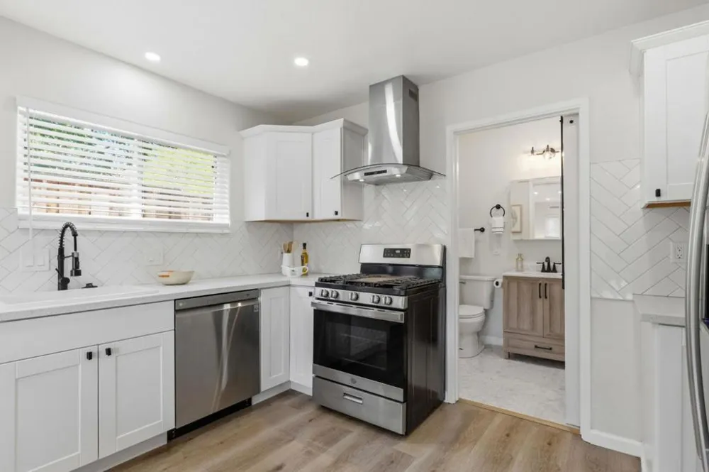 194 4th Street Gilroy, CA 95020