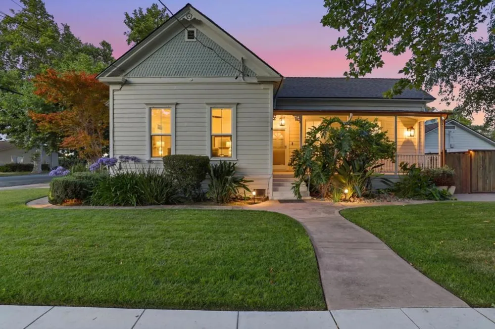 194 4th Street Gilroy, CA 95020