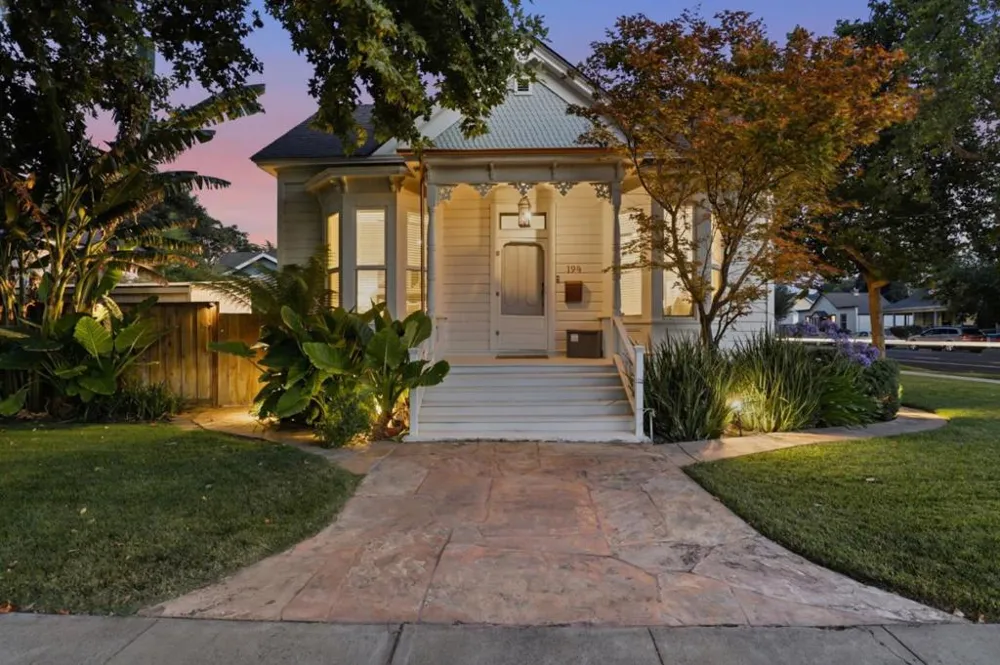 194 4th Street Gilroy, CA 95020