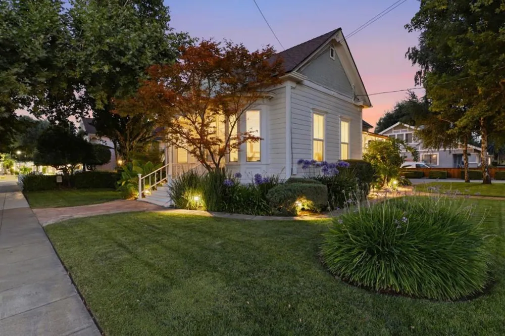 194 4th Street Gilroy, CA 95020