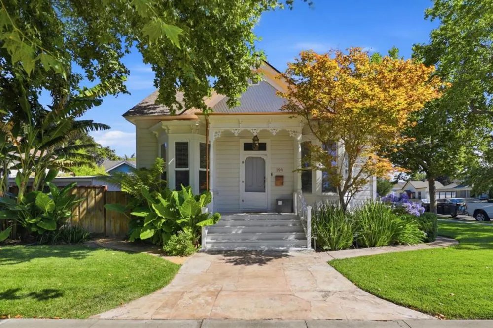 194 4th Street Gilroy, CA 95020